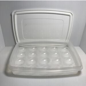Rubbermaid Vintage Storage Container Holds 20 Eggs